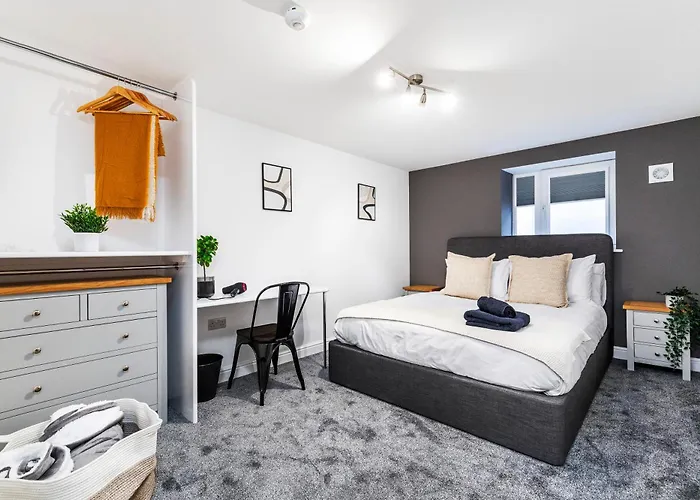Popular Two Bed Apt In Leeds City