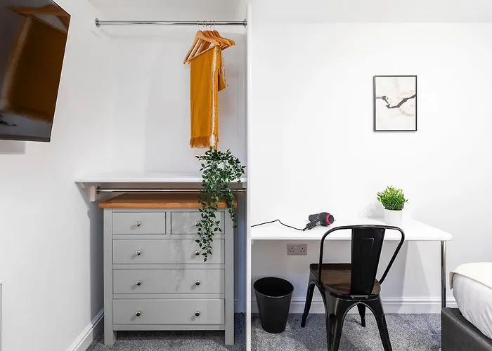 Popular Two Bed Apt In Leeds City