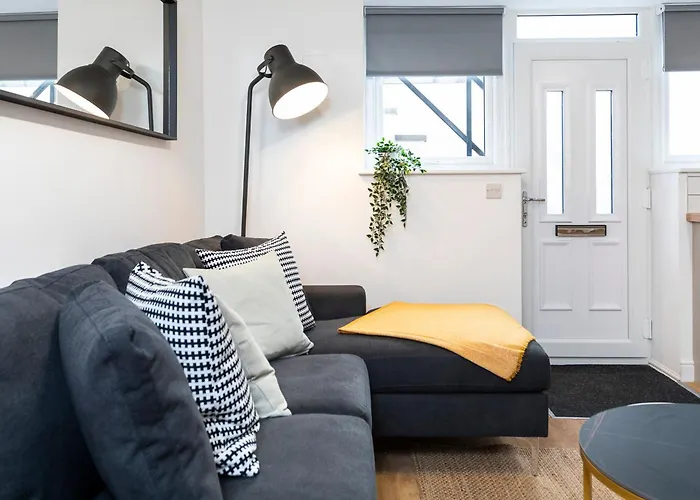 Popular Two Bed Apt In Leeds City